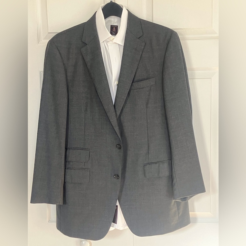 Men’s Samuelshon suit, elegant gray sharkskin weave